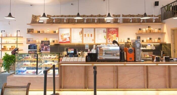 mo-quan-cafe-can-nhung-gi-trang-thiet-bi