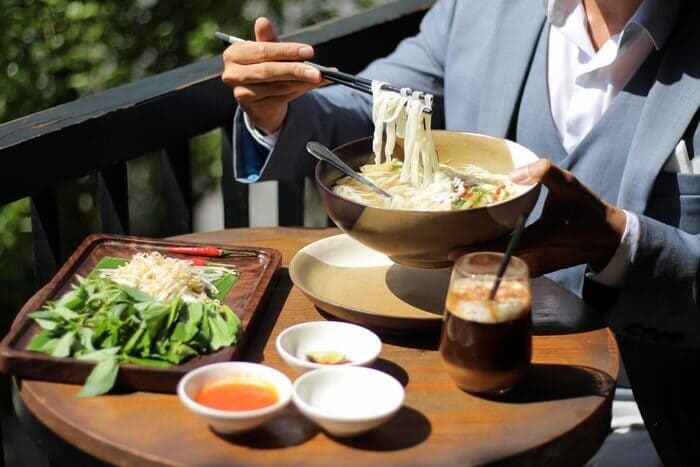 mo-quan-cafe-an-sang-dem-lai-loi-nhuan-cao