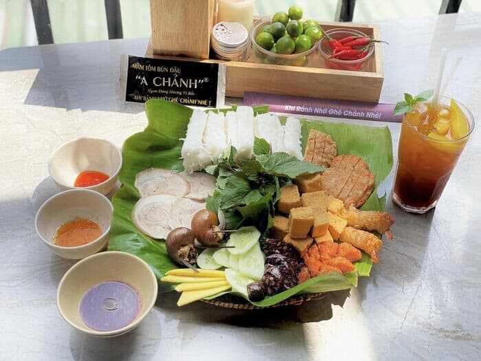 Giới thiệu tổng quan về mắm tôm bún đậu A Chảnh