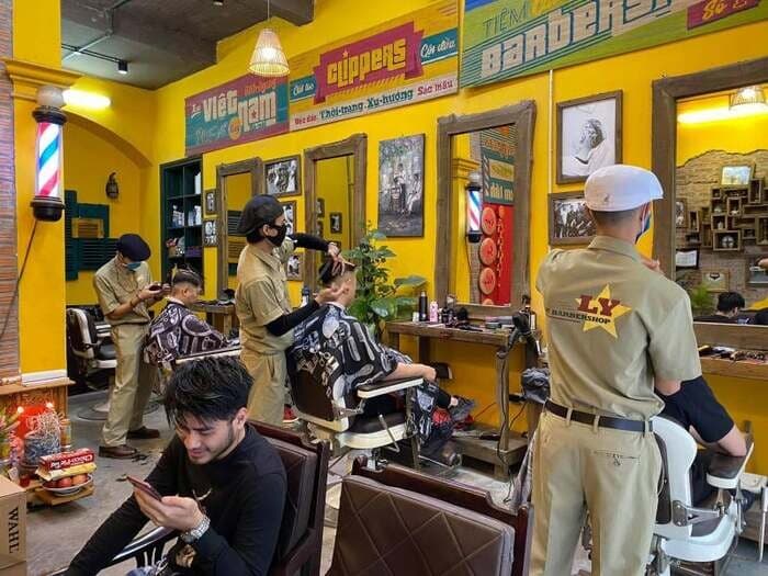 Barber shop thường mang phong cách bụi bặm