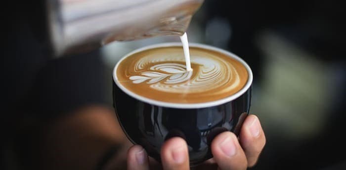 pha-cafe-latte-chuan-vi-can-quan-tam-den-nhieu-yeu-to