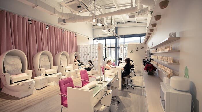 tiem-nail-o-my-phong-cach-hien-dai