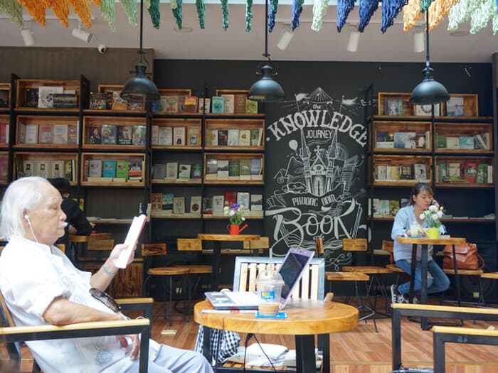 nghien-cuu-khach-hang-muc-tieu-kinh-doanh-cafe-sach