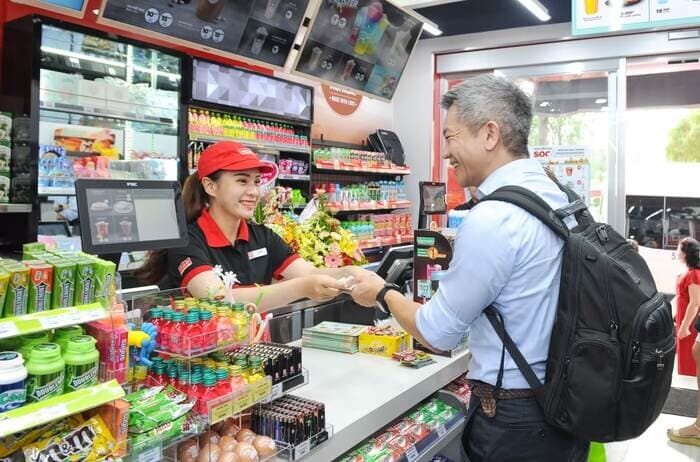 Nhân viên Circle K thân thiện chuyên nghiệp