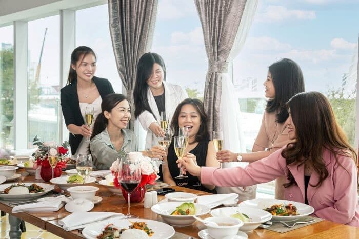 Tổ chức chương trình 20/10 cho nhà hàng mang lại nhiều lợi ích