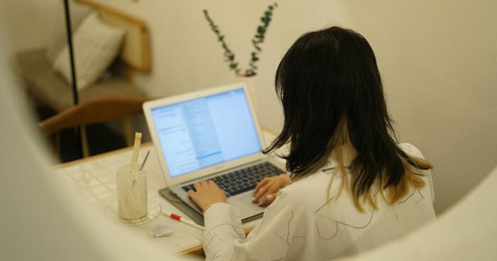 Nghề tay trái viết lách tự do