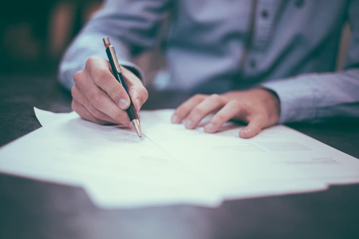 Unique: Business Documents Desk