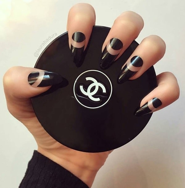 trending-nails-designs-in-black-3