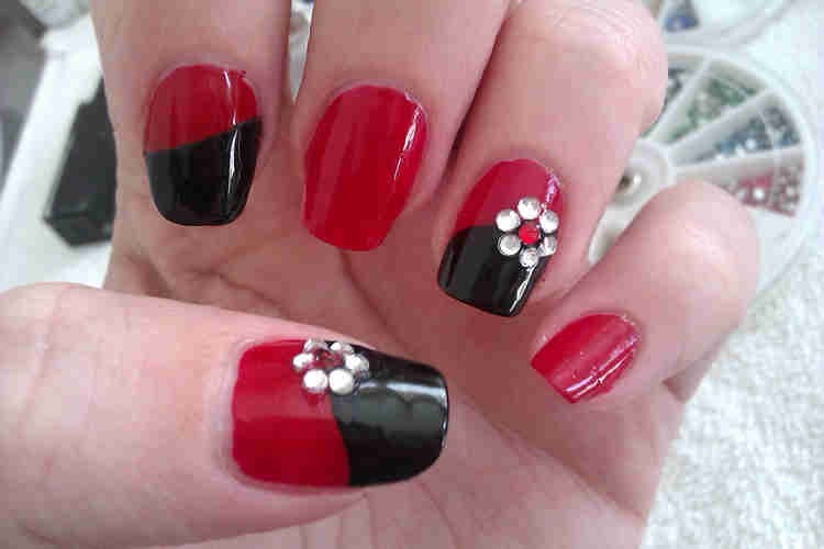 nails designs red