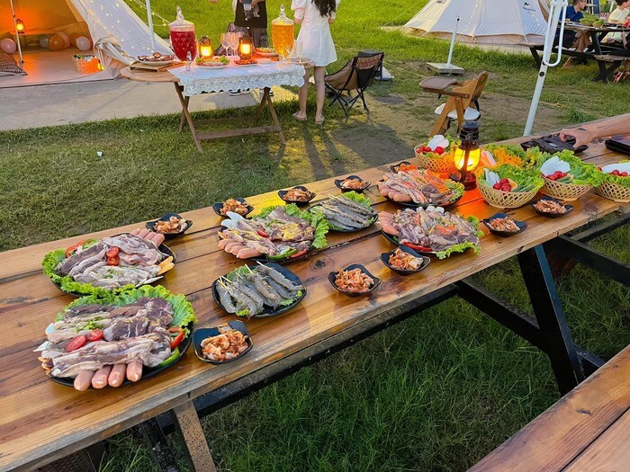 mo-hinh-cafe-camping-ket-hop-buffet-lau