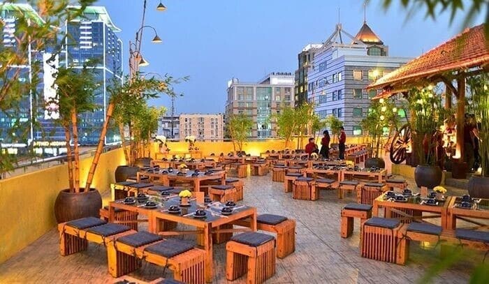 25 mẫu thiết kế quán cafe sân thượng rooftop đẹp chill