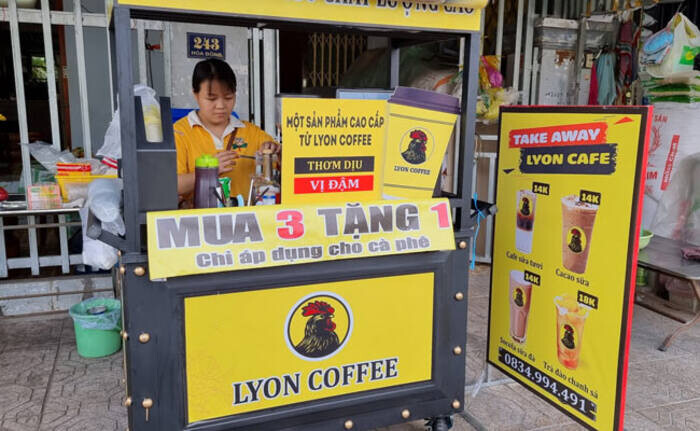 Mẫu bảng hiệu cafe take away Lyon Coffee