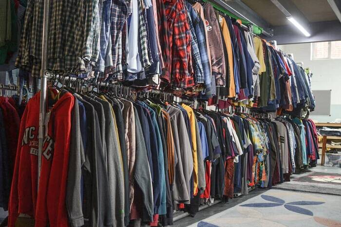 Mở shop quần áo với 100 triệu bố trí kho